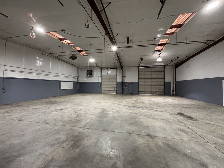 More Photos Of 673 Sandy Springs Rd, Piedmont Warehouse For Lease
