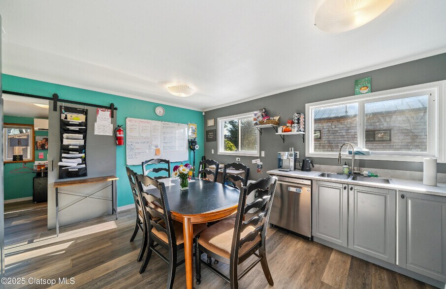 More Photos Of 186 Laneda Ave, Manzanita Storefront Retail Office For Sale