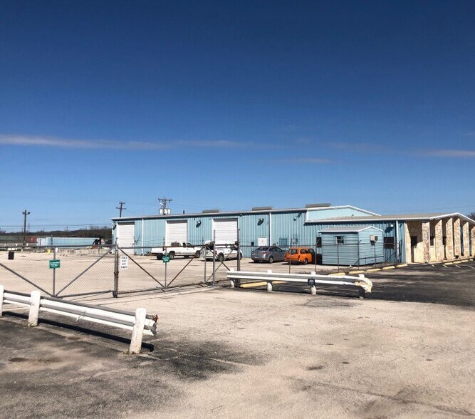 More Photos Of 8135 Bracken Crk, San Antonio Industrial For Lease