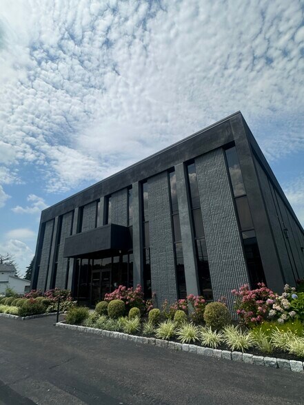 More Photos Of 490 N Main St, Pittston Medical For Lease