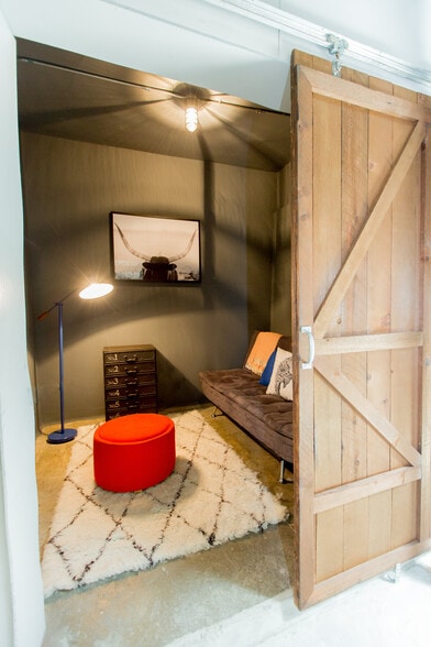 More Photos Of 156 Gilbert St, San Francisco Warehouse For Lease