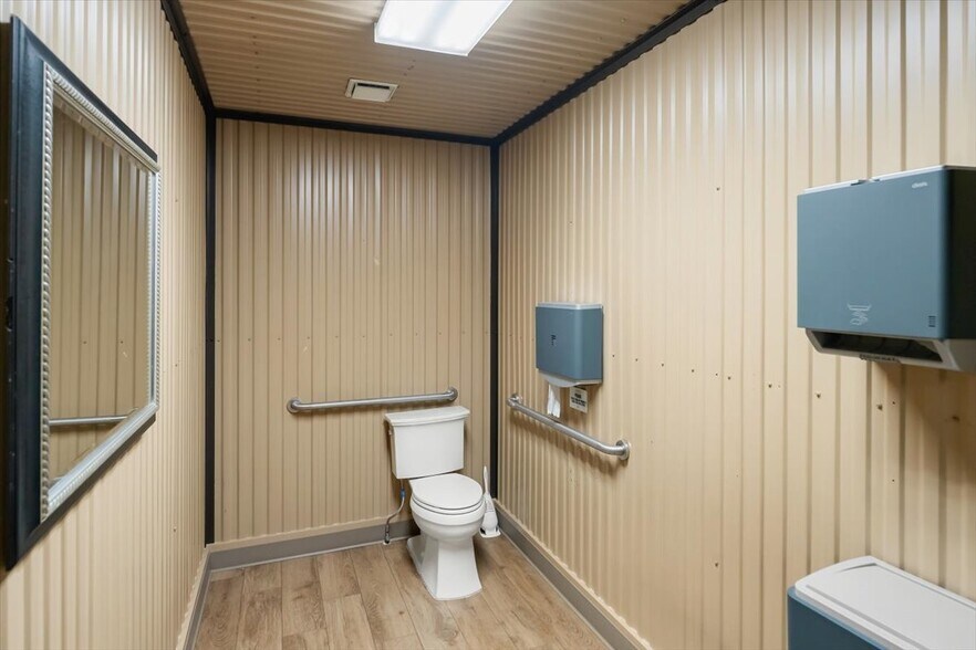 More Photos Of 360 College Ave, Weed Showroom For Sale