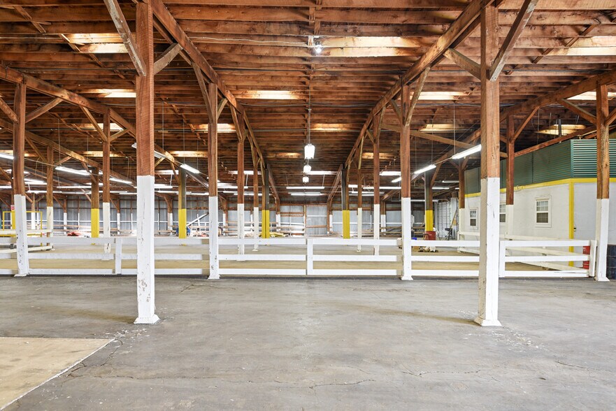 More Photos Of 545 E Main St, Hartsville Warehouse For Lease