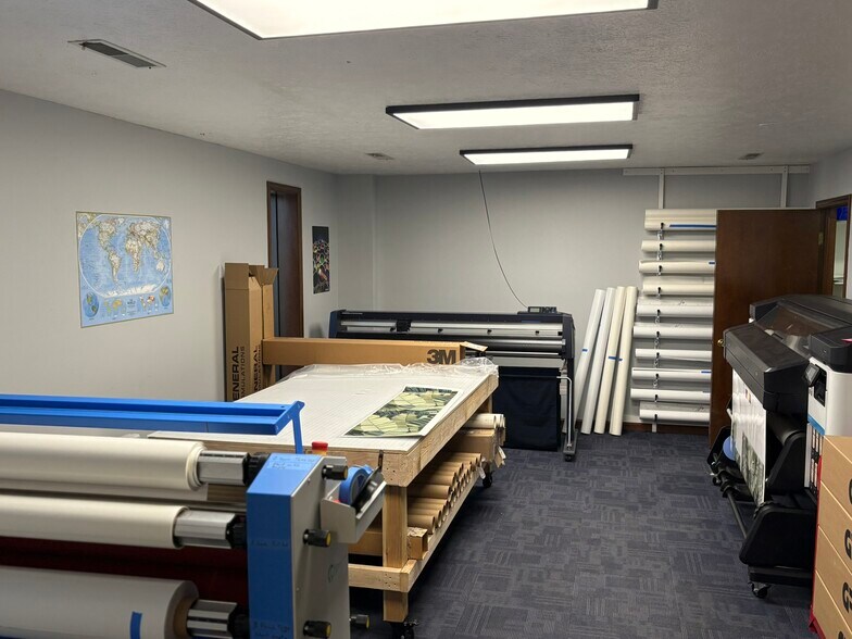 More Photos Of 53042 Faith Ave, Elkhart Light Manufacturing For Sale