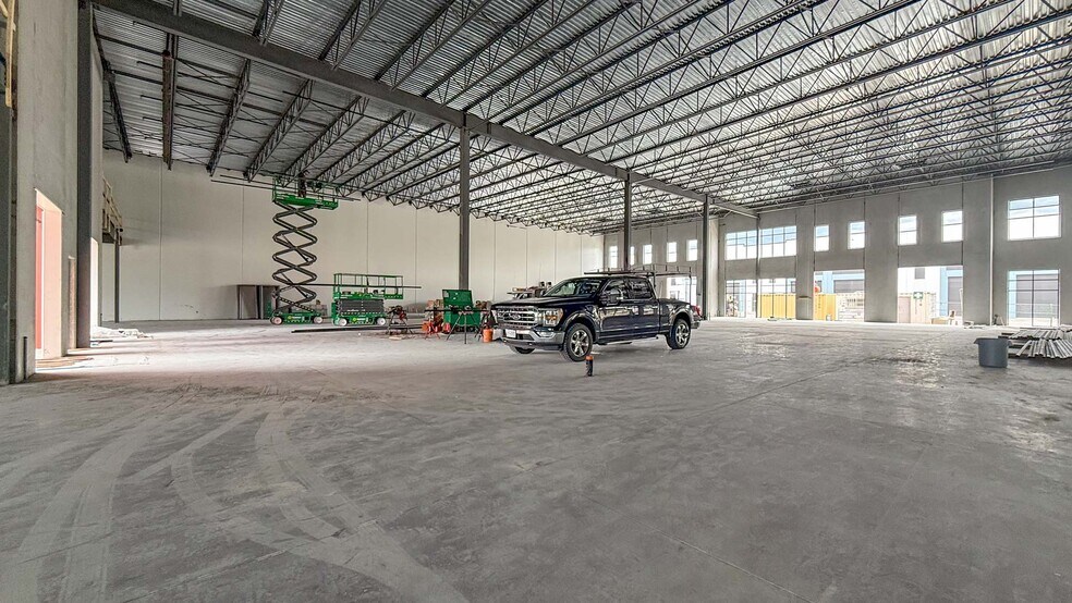 More Photos Of 4605 34 St, Vernon Distribution For Lease