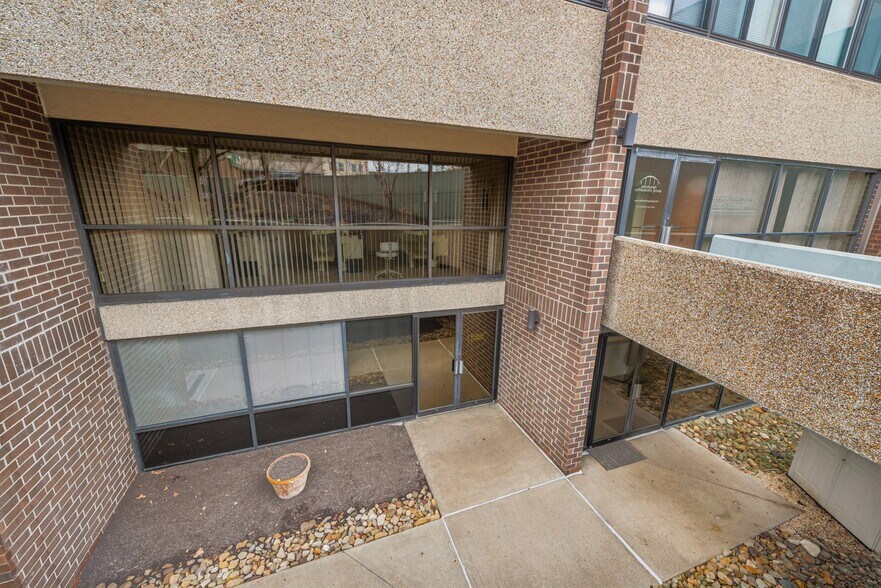 More Photos Of 750 Washington Rd, Mt Lebanon Apartments For Sale