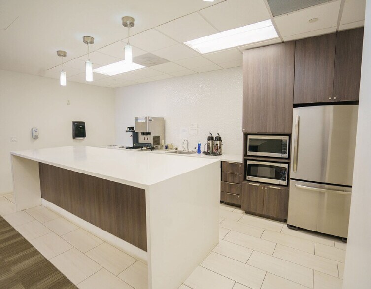 More Photos Of 14841 N Dallas Pky, Addison Office For Lease