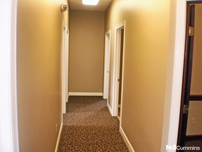 More Photos Of 10 Northwest Ave, Tallmadge Office For Sale