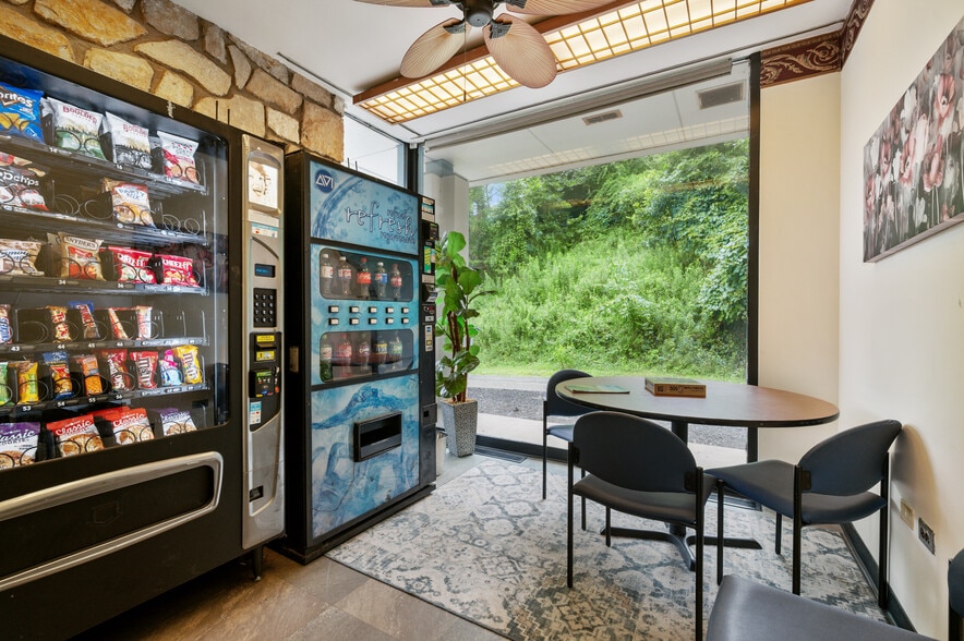 More Photos Of 123 Hamilton Ave, Turtle Creek Healthcare For Sale