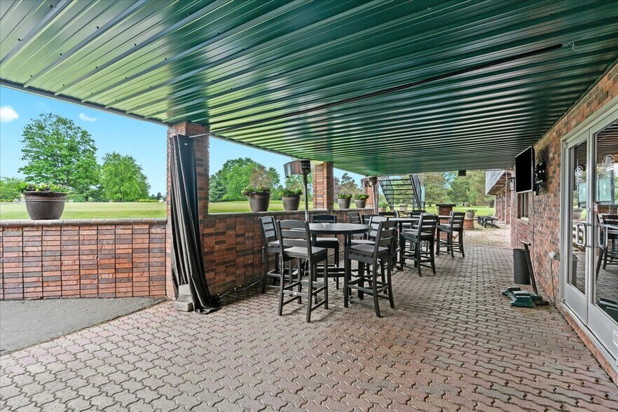 More Photos Of 9512 E Lippincott Blvd, Davison Golf Course Driving Range For Sale