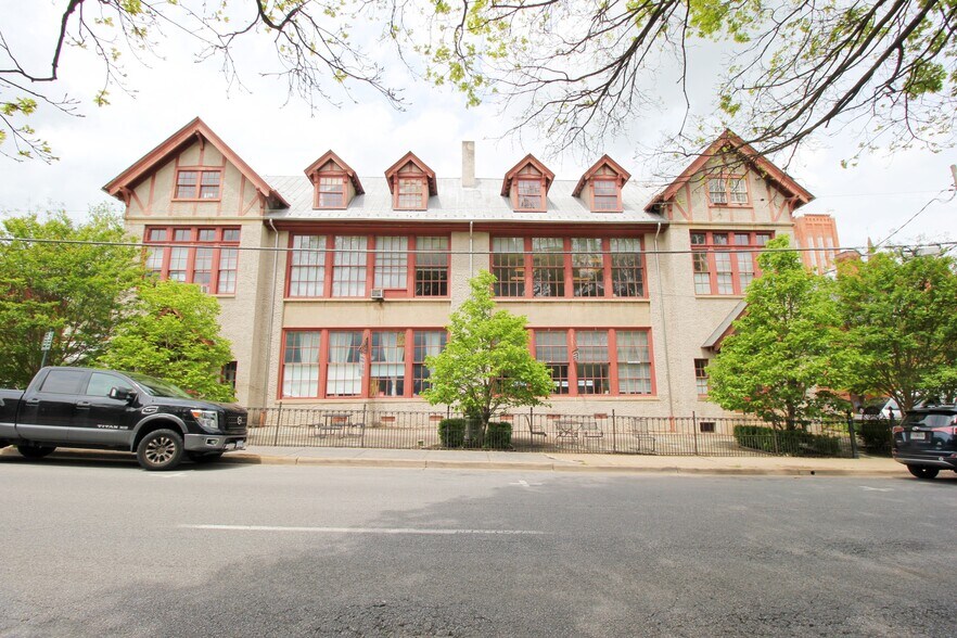 More Photos Of 217-219 W Beverly St, Staunton Storefront Retail Office For Sale
