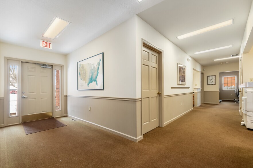 More Photos Of 240 S 4th St, Coshocton Office For Lease