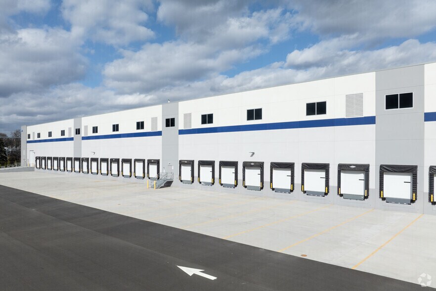 More Photos Of 17-02 Nevins Rd, Fair Lawn Warehouse For Lease