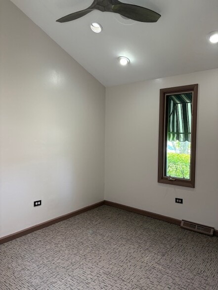 More Photos Of 1200 N Green Bay Rd, Waukegan Medical For Sale
