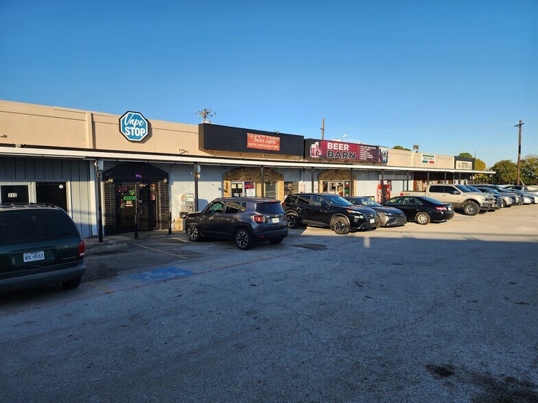 Primary Photo Of 301-311 W Hundley Dr, Lake Dallas Freestanding For Lease
