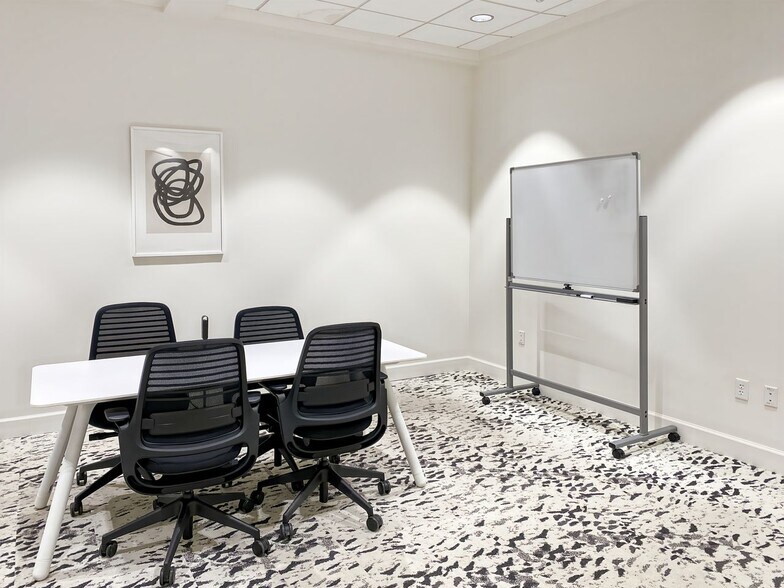 More Photos Of 238 N Massachusetts Ave, Lakeland Coworking Space