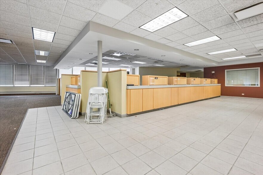 More Photos Of 7525 W Madison St, Forest Park Storefront Retail Office For Lease