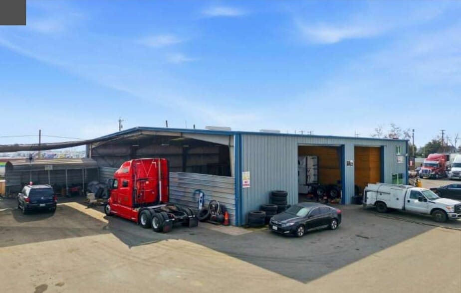 Primary Photo Of 104 E White Ln, Bakersfield Flex For Sale