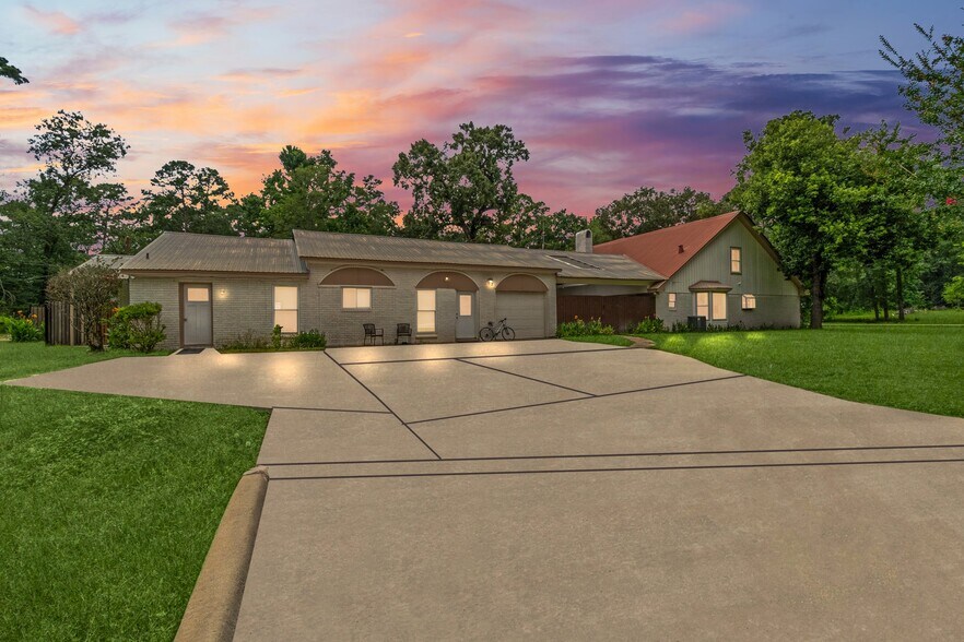 More Photos Of 2042 Teal Dr, Spring Dormitory For Sale