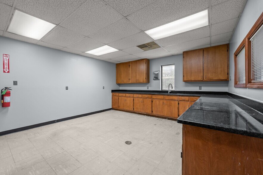 More Photos Of 2245 A Air Park Dr, Burlington Warehouse For Lease