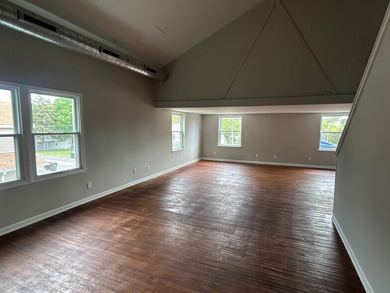 More Photos Of 8216 199th Ave, Bristol Apartments For Sale