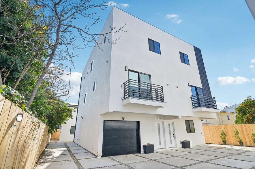 More Photos Of 11314 Martha St, North Hollywood Apartments For Sale
