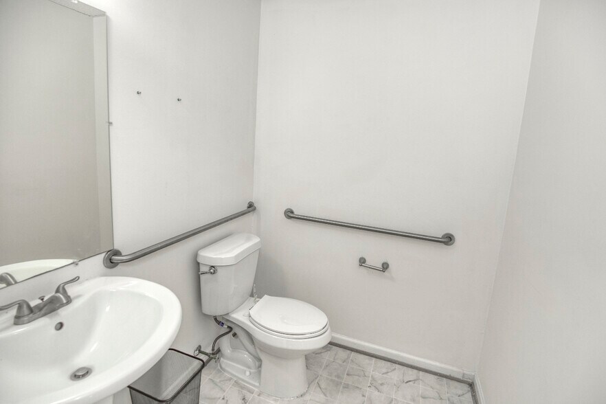 More Photos Of 7151 Richmond Rd, Williamsburg Medical For Lease