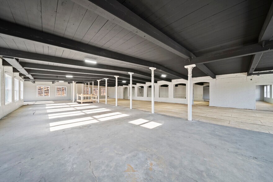 More Photos Of 174 N Main St, Franklin Light Manufacturing For Sale