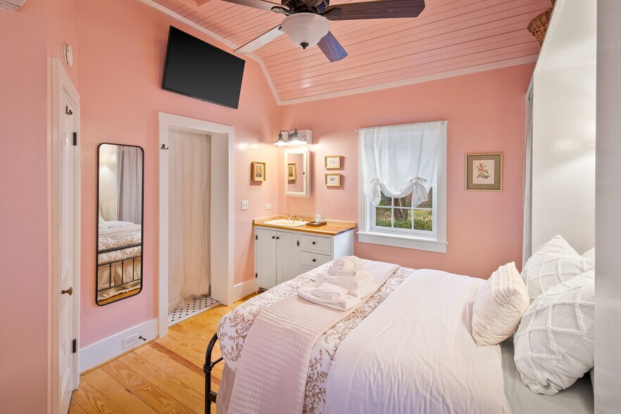 More Photos Of 3500 Sunset Lodge Ct, Charlottesville Hotel For Sale