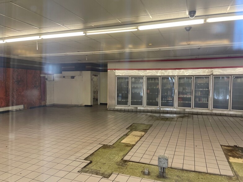 More Photos Of 3 Aragona Blvd, Jacksonville Convenience Store For Sale