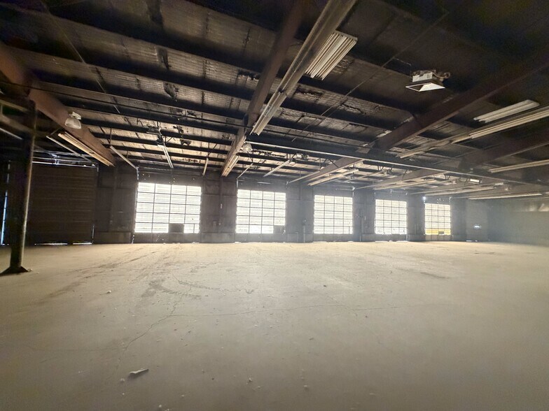 More Photos Of 200 W 61st St N, Wichita Warehouse For Lease