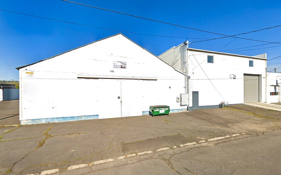 More Photos Of 242/284/292 Market St, Klamath Falls Manufacturing For Sale