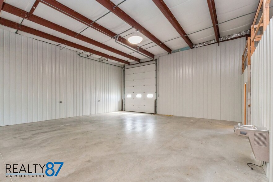 More Photos Of 6325 7th Street Ct SW, Cedar Rapids Warehouse For Lease
