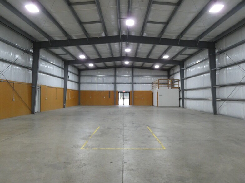 More Photos Of 191 William White way, Shelton Warehouse For Lease