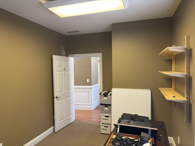 More Photos Of 20 Pointe North Dr, Cartersville Office For Sale