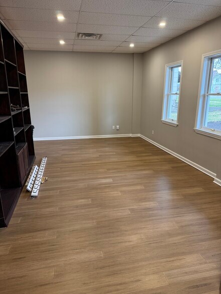 Primary Photo Of 111-119 E Goldsborough St, Crown Point Storefront For Lease