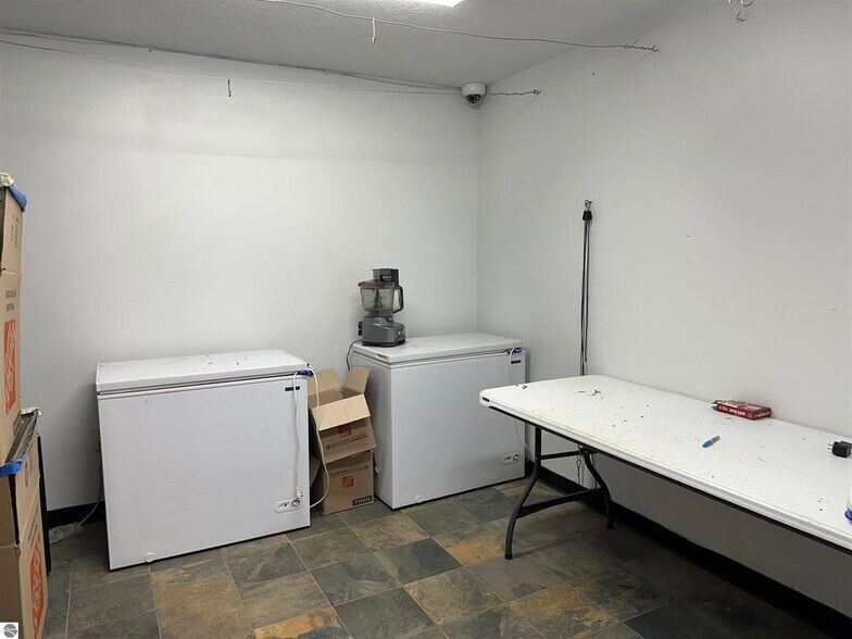 More Photos Of 315 E Dresden St, Kalkaska Warehouse For Sale