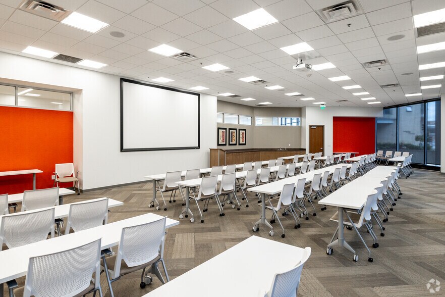 More Photos Of 330 2nd Ave S, Minneapolis Office For Lease