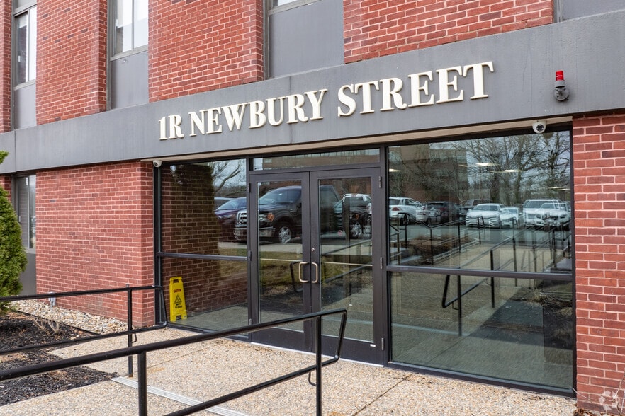 More Photos Of 1R Newbury St, Peabody Office For Lease