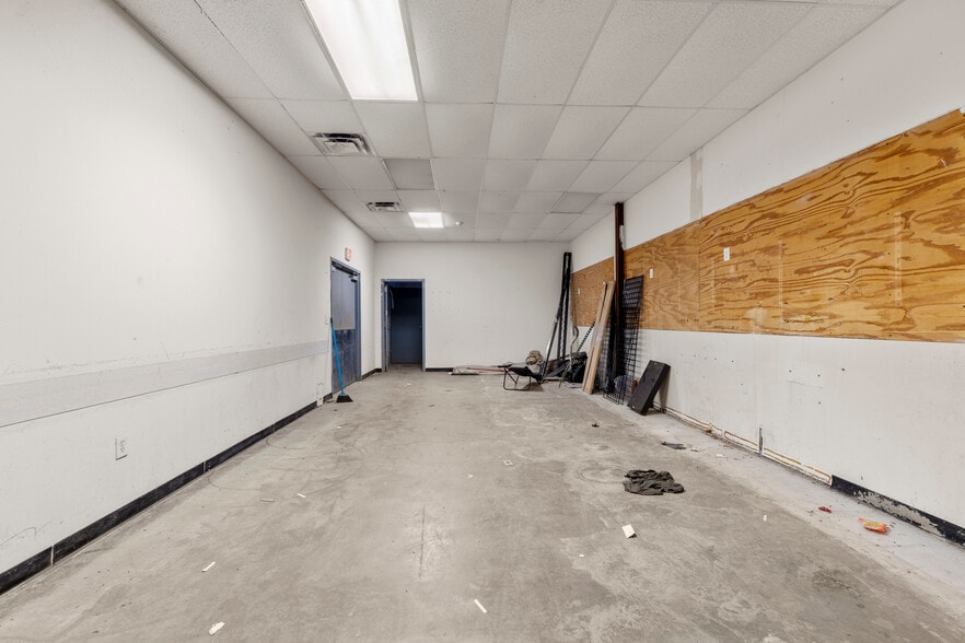 More Photos Of 1106 E Main St, Nacogdoches Warehouse For Sale