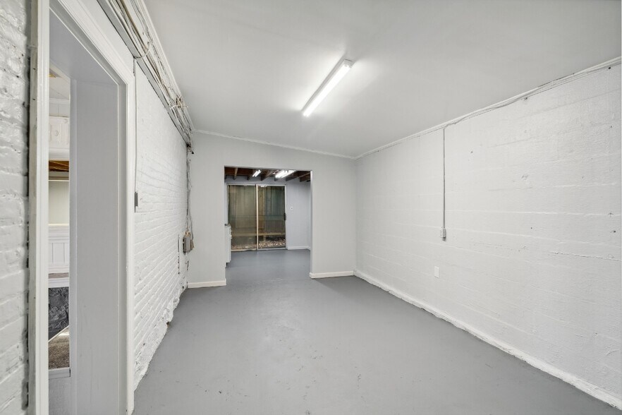 More Photos Of 705 Dunnington St, Columbia Freestanding For Sale