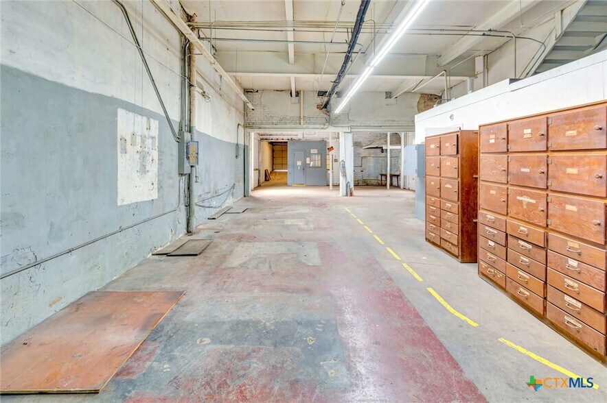 More Photos Of 119 E Main St, Cuero General Retail For Sale