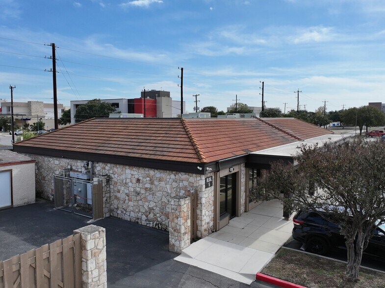 More Photos Of 7355 Barlite Blvd, San Antonio Medical For Sale