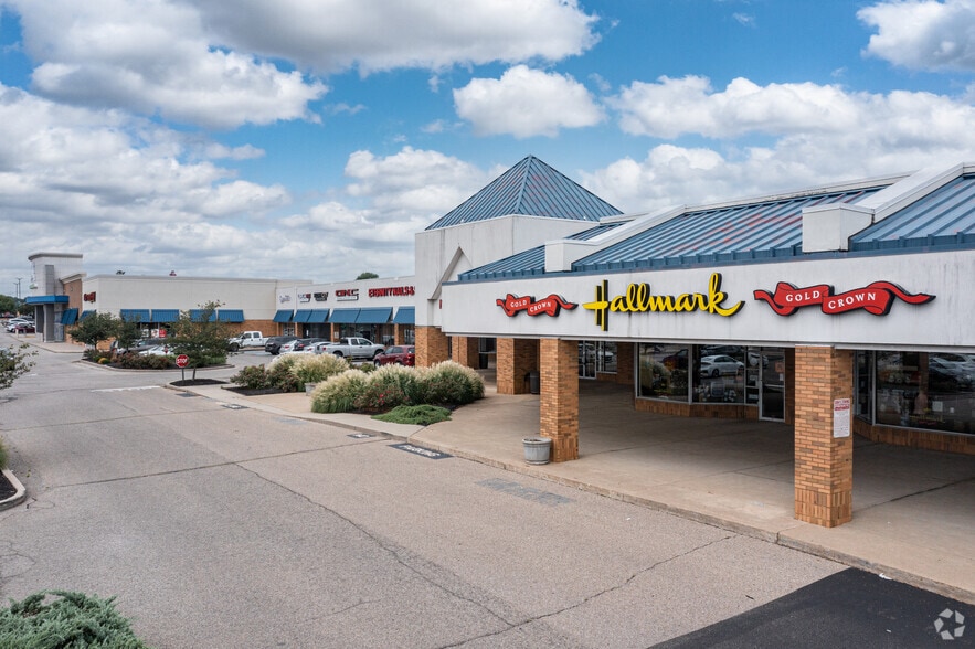 More Photos Of 4744-4800 Fields Ertel Rd, Cincinnati General Retail For Lease