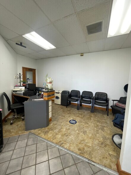 More Photos Of 98-1247 Kaahumanu St, Aiea Office For Sale
