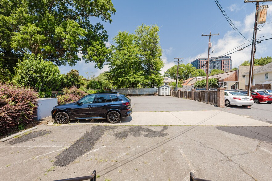 More Photos Of 1814 Euclid Ave, Charlotte Office For Lease