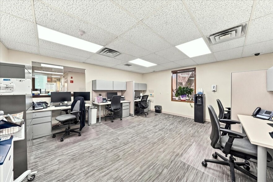 More Photos Of 3303 S Halsted St, Chicago Medical For Lease