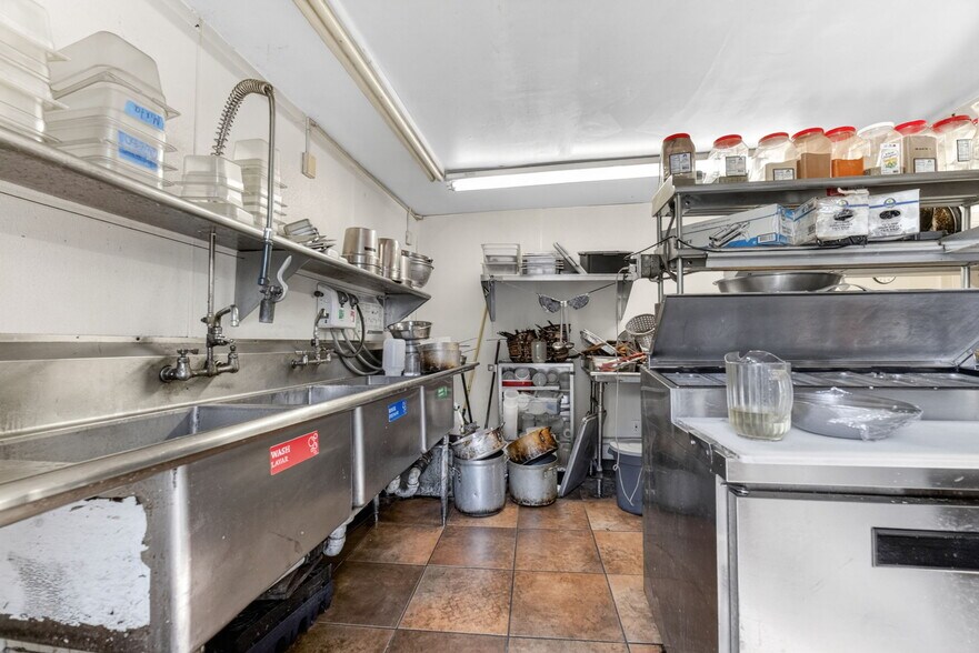 More Photos Of 204 W Madison St, Easton Storefront Retail Residential For Sale