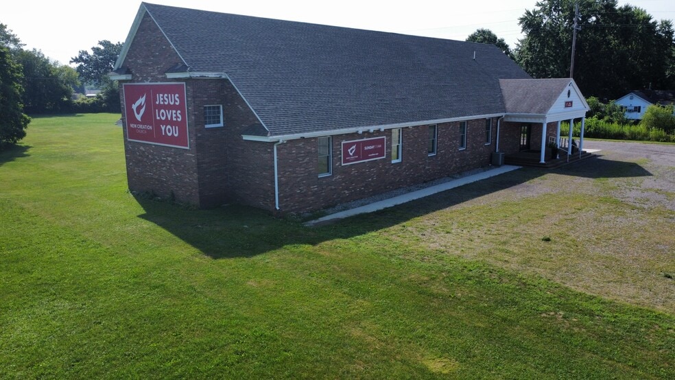 More Photos Of 811 S Oak St, Durand Religious Facility For Sale