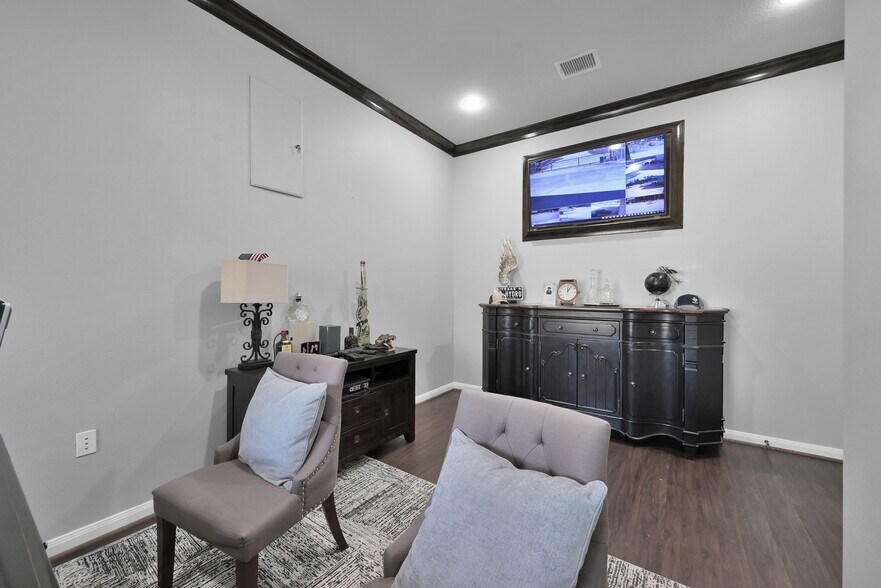 More Photos Of 15513 Capitol Hill Rd, Montgomery Service For Sale